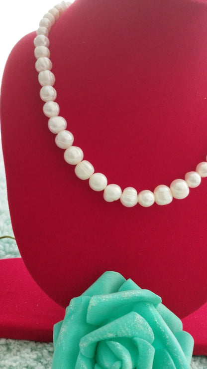 Fresh Water Pearls Necklace Varying sizes 6 to 10 mm White Pearls